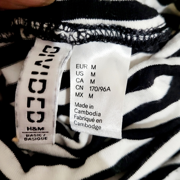 Black and White Striped Jersey Knit Turtleneck Top size M - Picture 9 of 10